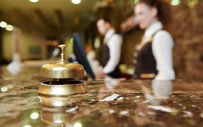 Chatbot per hotel, il concierge che accompagna l’ospite dalla prenotazione fino in camera
