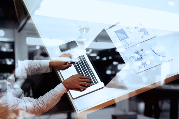 computer-con-immagini-di-digitalizzazione