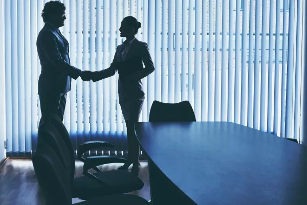venditore e imprenditore stipulano accordo commerciale