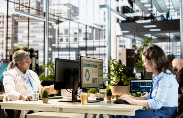 vantaggi-digitalizzazione-processi-lavoro-migliore-colleghe-positive